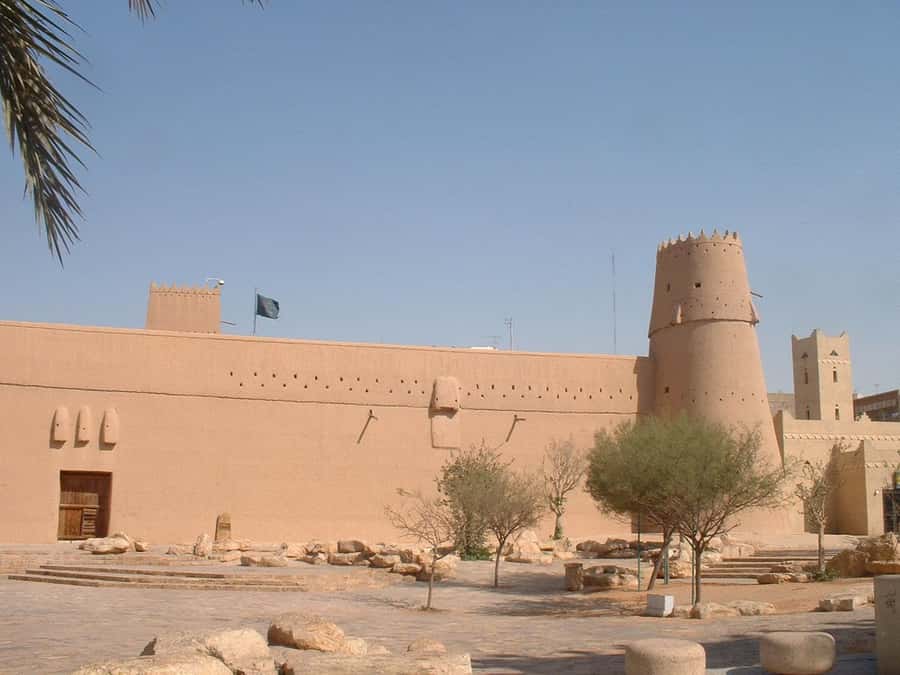 Riyadh: Full Day City Tour Guided with Transport - Starting at Masmak Fortress, with a photo stop that sets the tone