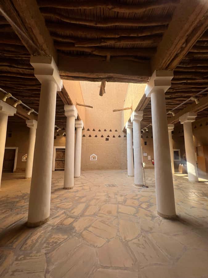 Riyadh: Masmak Fort, Souq AlZal, and Murabba Palace Tour - Souq AlZal: auctions, antiques, rare coins, and real texture
