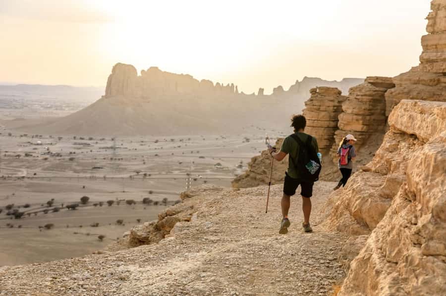 Riyadh: Trip to Edge of the World - Riyadh timing: Dunkin meeting to the 5:00 PM start