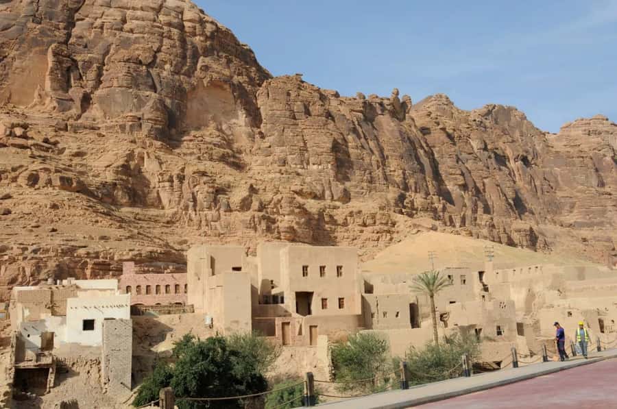 Tour AlUla's Old Town - Old Market Street: Where the Sounds and Patterns Matter