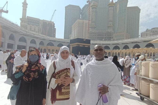Umrah Guide - Why Private Umrah Transport Beats the Haram Taxi Shuffle