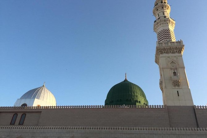 Umrah Guide - The Umrah Guide’s Job: Du’a Support and Correct Steps